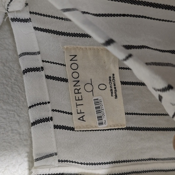 Free People Afternoon Dress. NWT Size 0.NWT super cute. Ruffled shoulders. - Picture 2 of 7